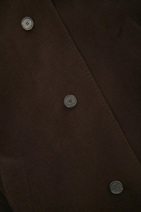 Товар коричневого цвета с внутренней стороны