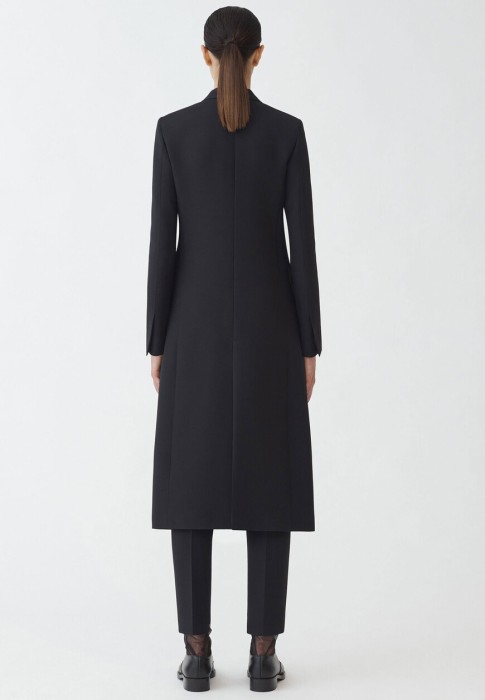 Товар черного цвета с внутренней стороны