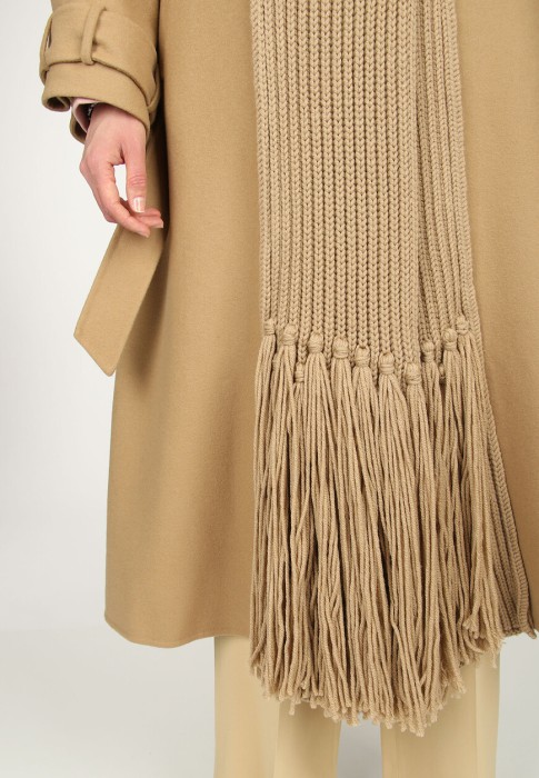 Товар коричневого цвета с внутренней стороны