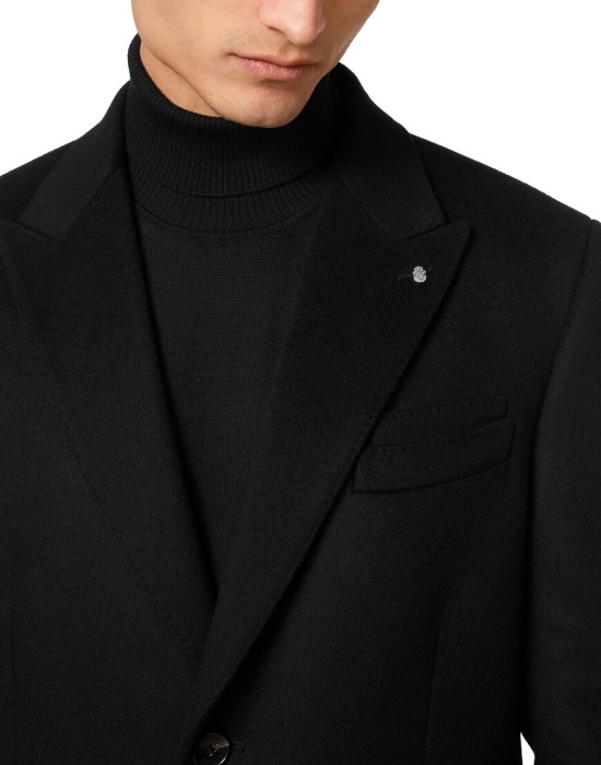 Товар черного цвета с внутренней стороны