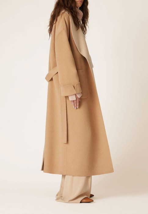 пальто  по цене 814900 руб вид справа