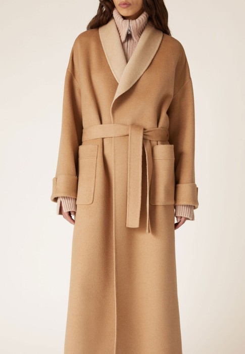 Товар коричневого цвета с внутренней стороны