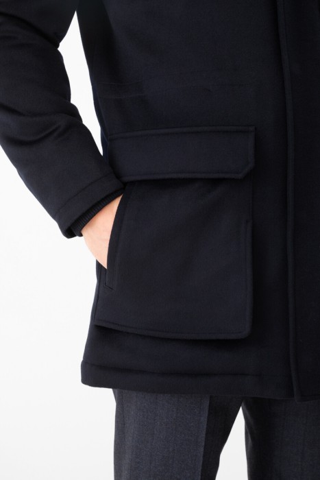 Товар синего цвета с внутренней стороны