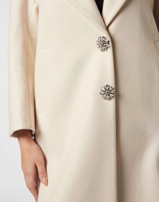 Товар белого цвета с внутренней стороны