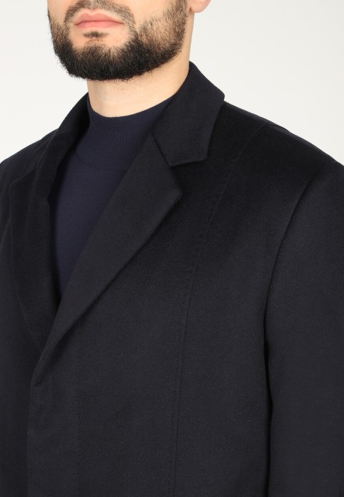 Товар синего цвета с внутренней стороны