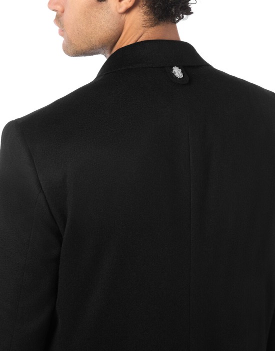 Товар черного цвета с внутренней стороны