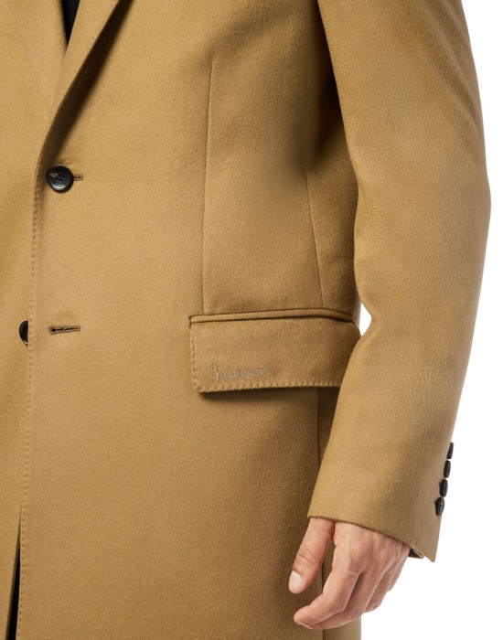 Товар бежевого цвета с внутренней стороны