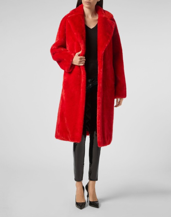 Товар красного цвета с внутренней стороны