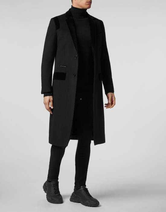 Товар черного цвета с внутренней стороны