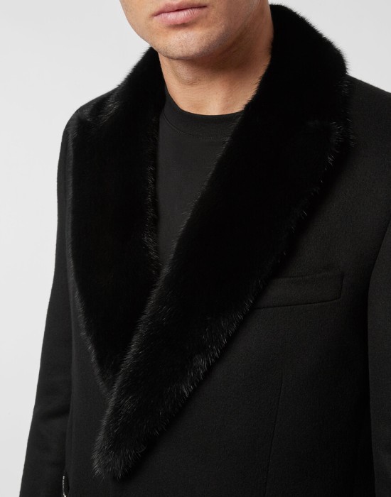 Товар черного цвета с внутренней стороны