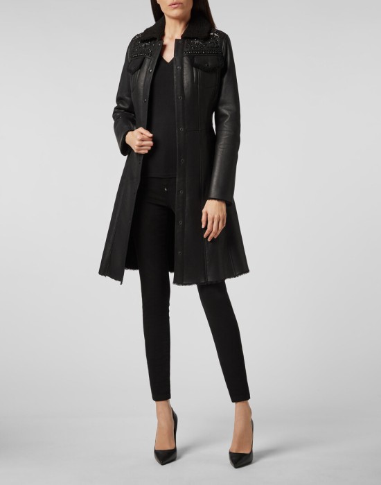 Товар черного цвета с внутренней стороны