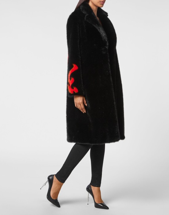 Товар черного цвета с внутренней стороны