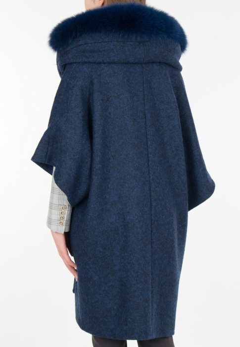 Товар синего цвета с внутренней стороны