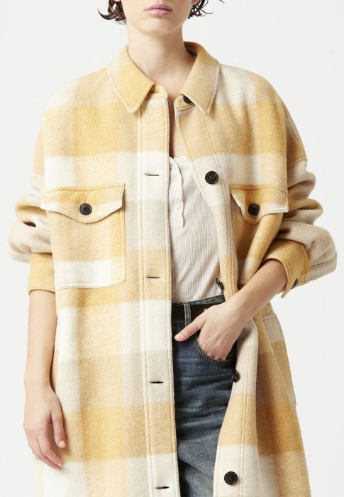 Товар желтого цвета с внутренней стороны