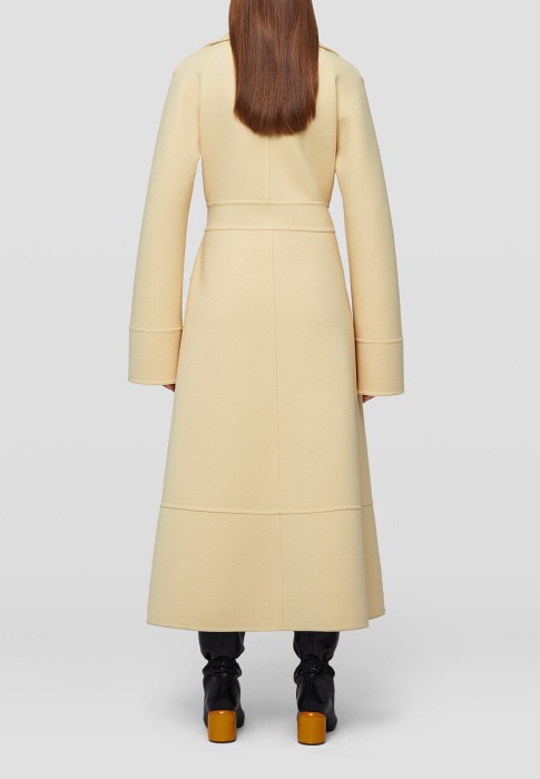 Товар желтого цвета с внутренней стороны