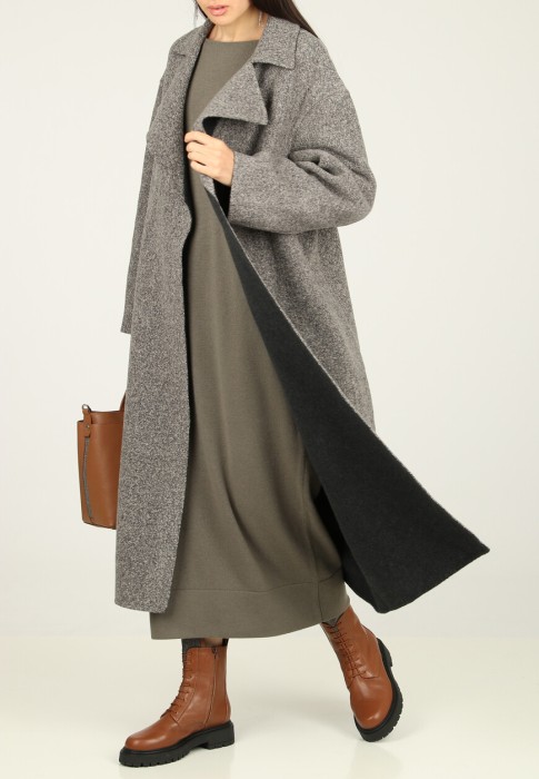 пальто  по цене 153545 руб вид справа