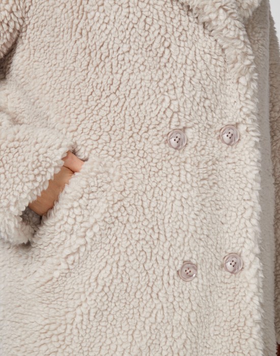 Товар бежевого цвета с внутренней стороны