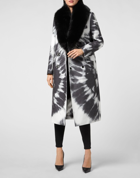 Товар черного цвета с внутренней стороны