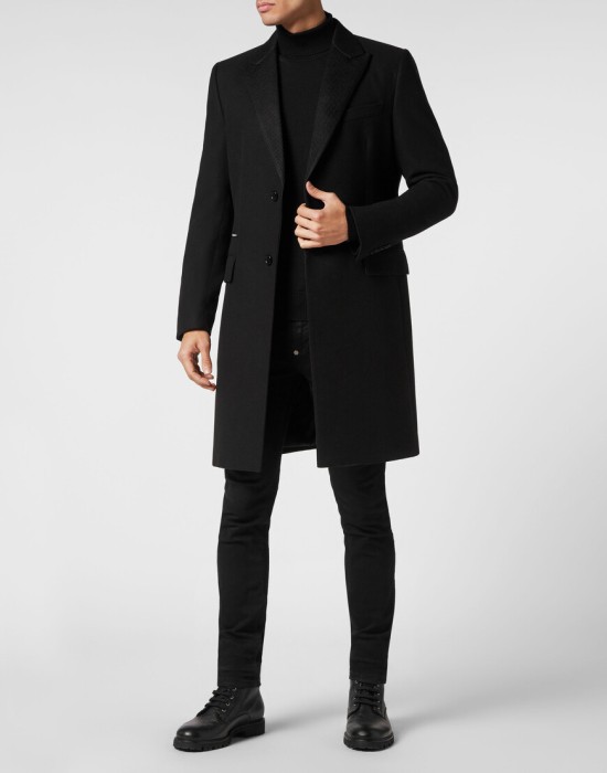 Товар черного цвета с внутренней стороны