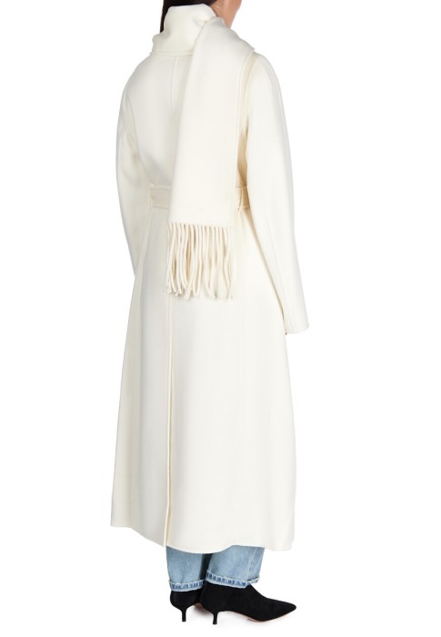 Товар белого цвета с внутренней стороны