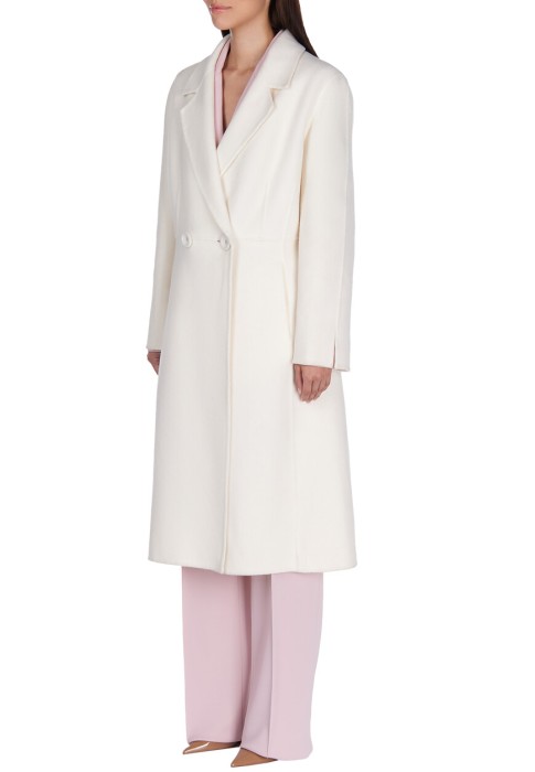 Товар белого цвета с внутренней стороны