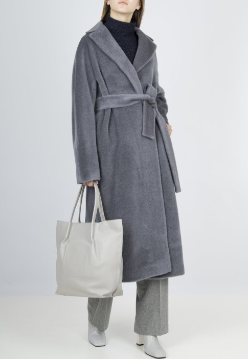 Товар серого цвета с внутренней стороны