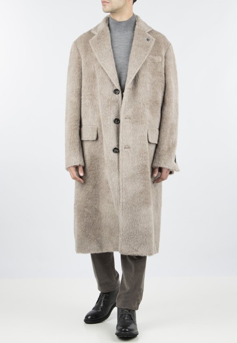 Товар бежевого цвета с внутренней стороны