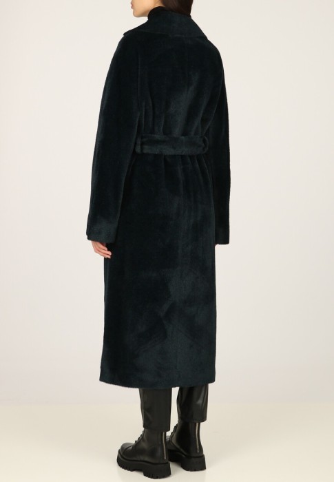 Товар зеленого цвета с внутренней стороны