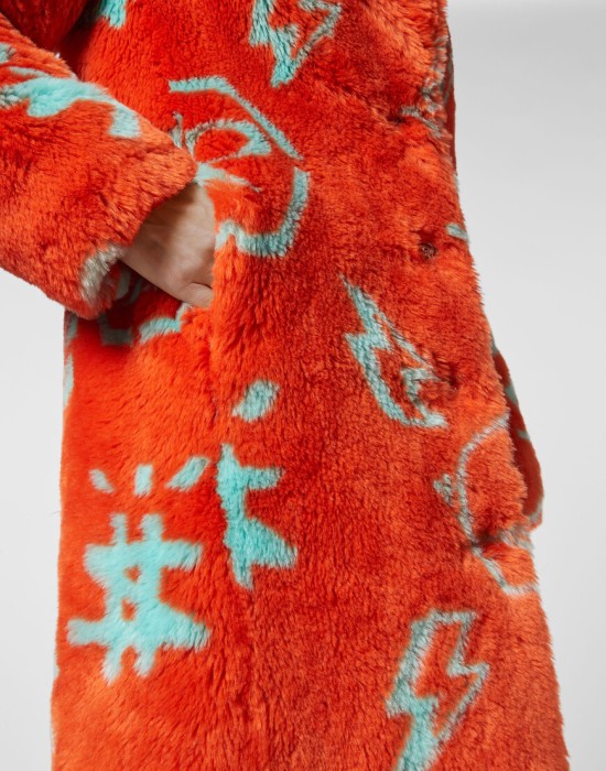 Товар оранжевого цвета с внутренней стороны