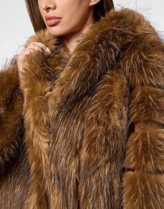 Товар коричневого цвета с внутренней стороны