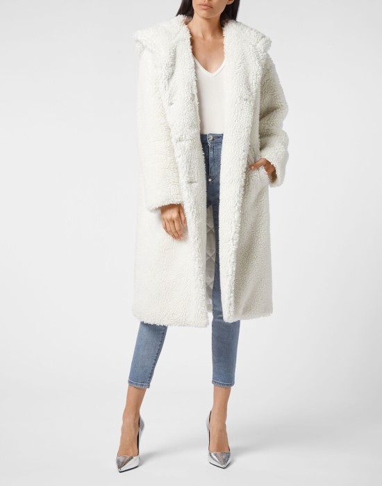 Товар бежевого цвета с внутренней стороны