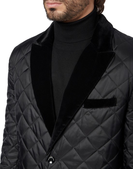 Товар черного цвета с внутренней стороны