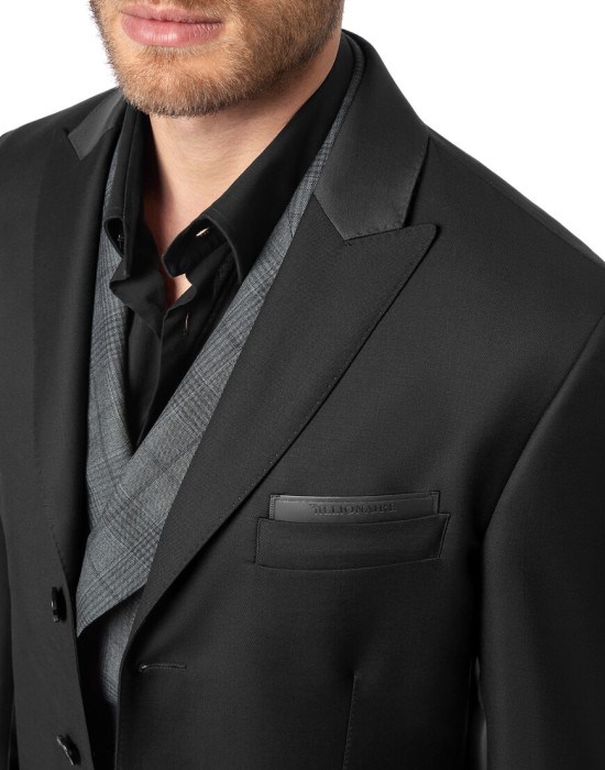 Товар черного цвета с внутренней стороны