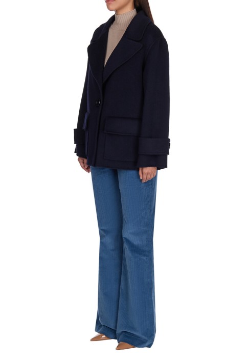 Товар синего цвета с внутренней стороны