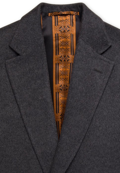 Товар серого цвета с внутренней стороны