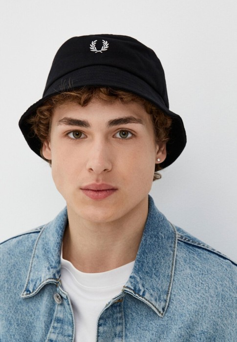 Товар черного цвета с внутренней стороны