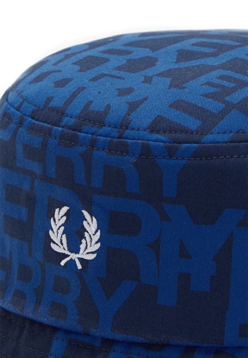 панама  от бренда fred perry вид слева