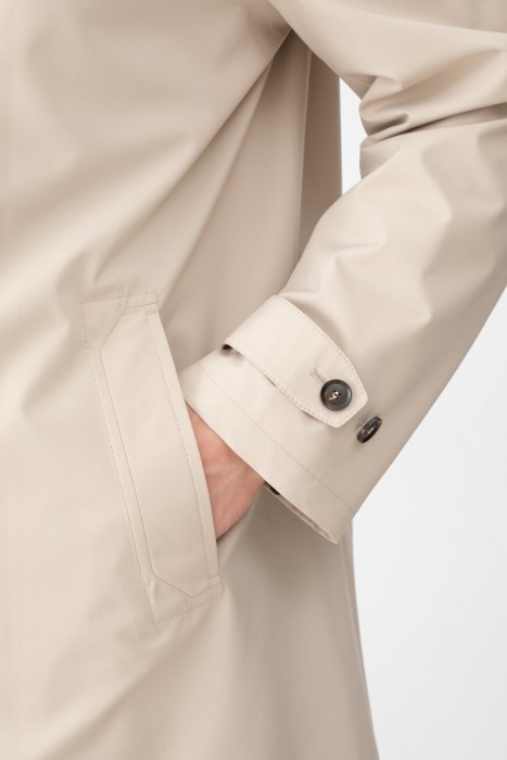 Товар бежевого цвета с внутренней стороны