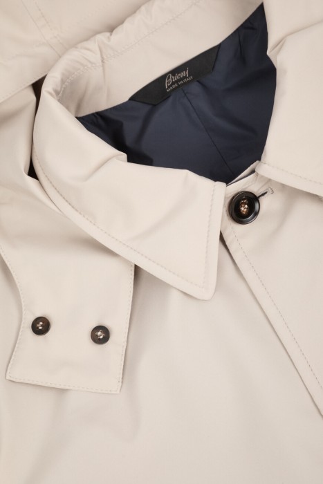 парка  модель из капсульной коллекции универсального стиля с лицевой стороны