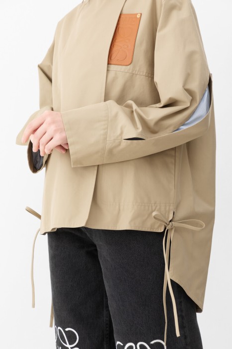 Товар бежевого цвета с внутренней стороны