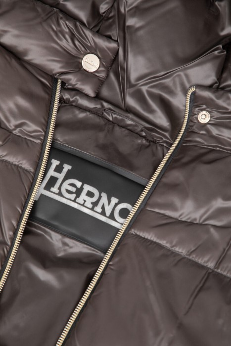 парка  универсального стиля с лицевой стороны