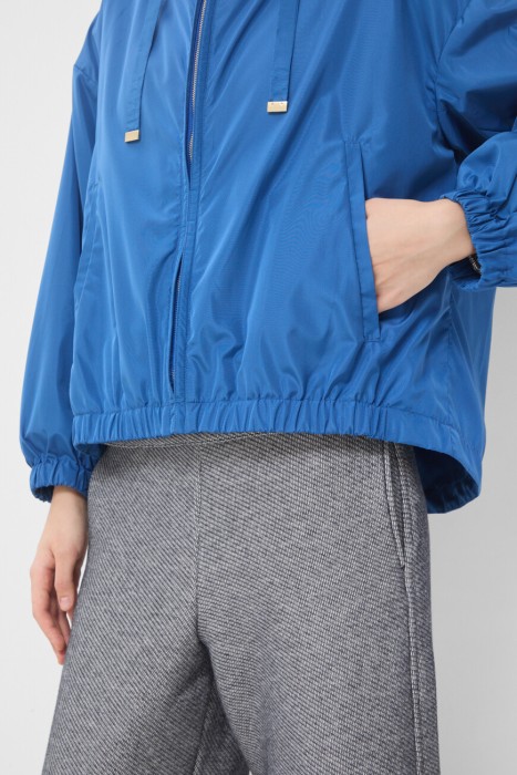 Товар синего цвета с внутренней стороны