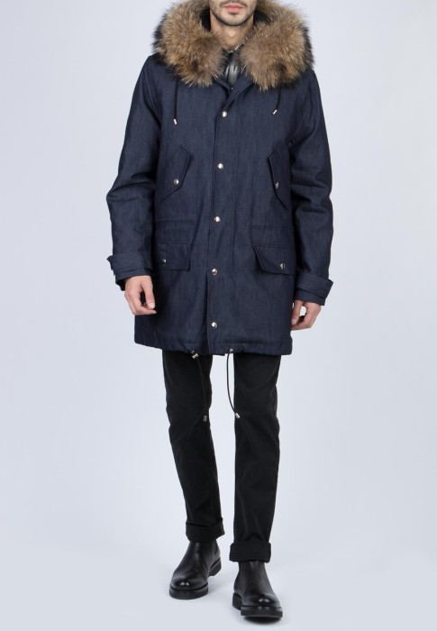 парка  от известного бренда вид слева