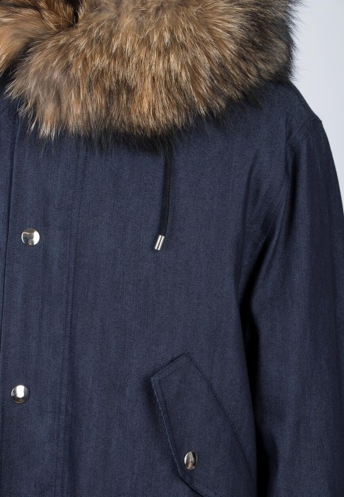 Товар синего цвета с внутренней стороны