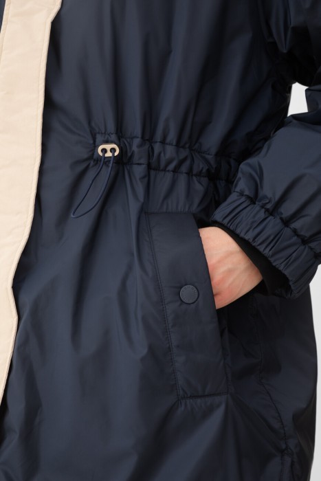 Товар синего цвета с внутренней стороны