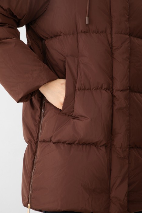 Товар коричневого цвета с внутренней стороны