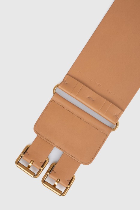 Товар коричневого цвета с внутренней стороны