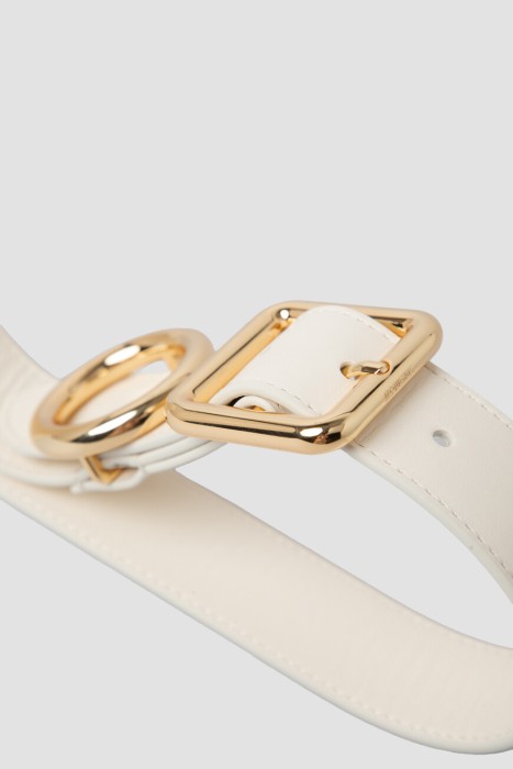 Товар белого цвета с внутренней стороны