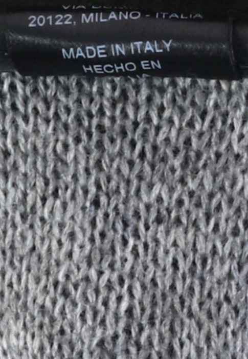 Товар синего цвета с внутренней стороны