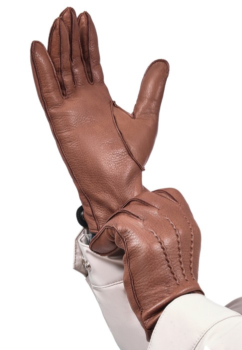 Товар коричневого цвета с внутренней стороны